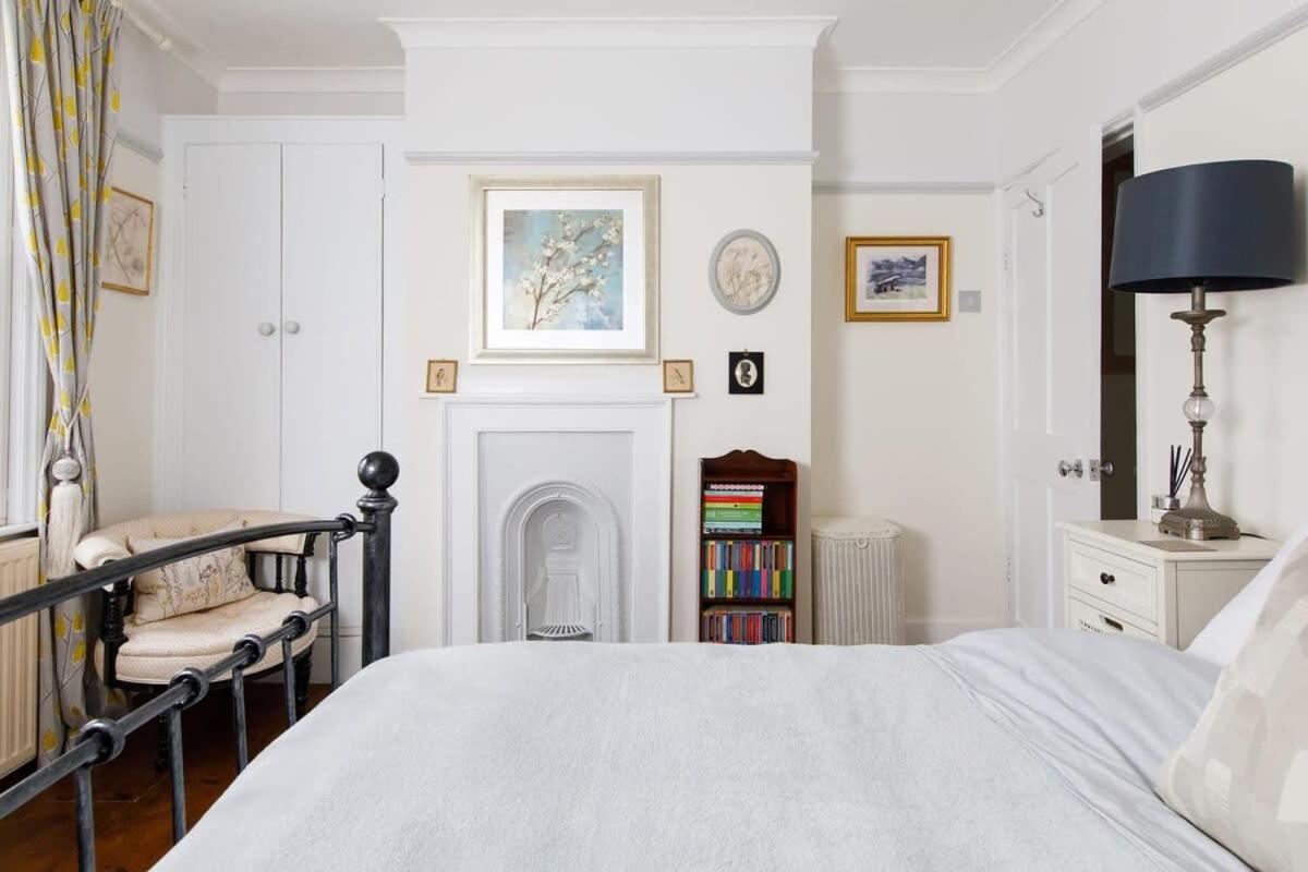 Beautiful Georgian Home In The Heart Of Chichester Extérieur photo